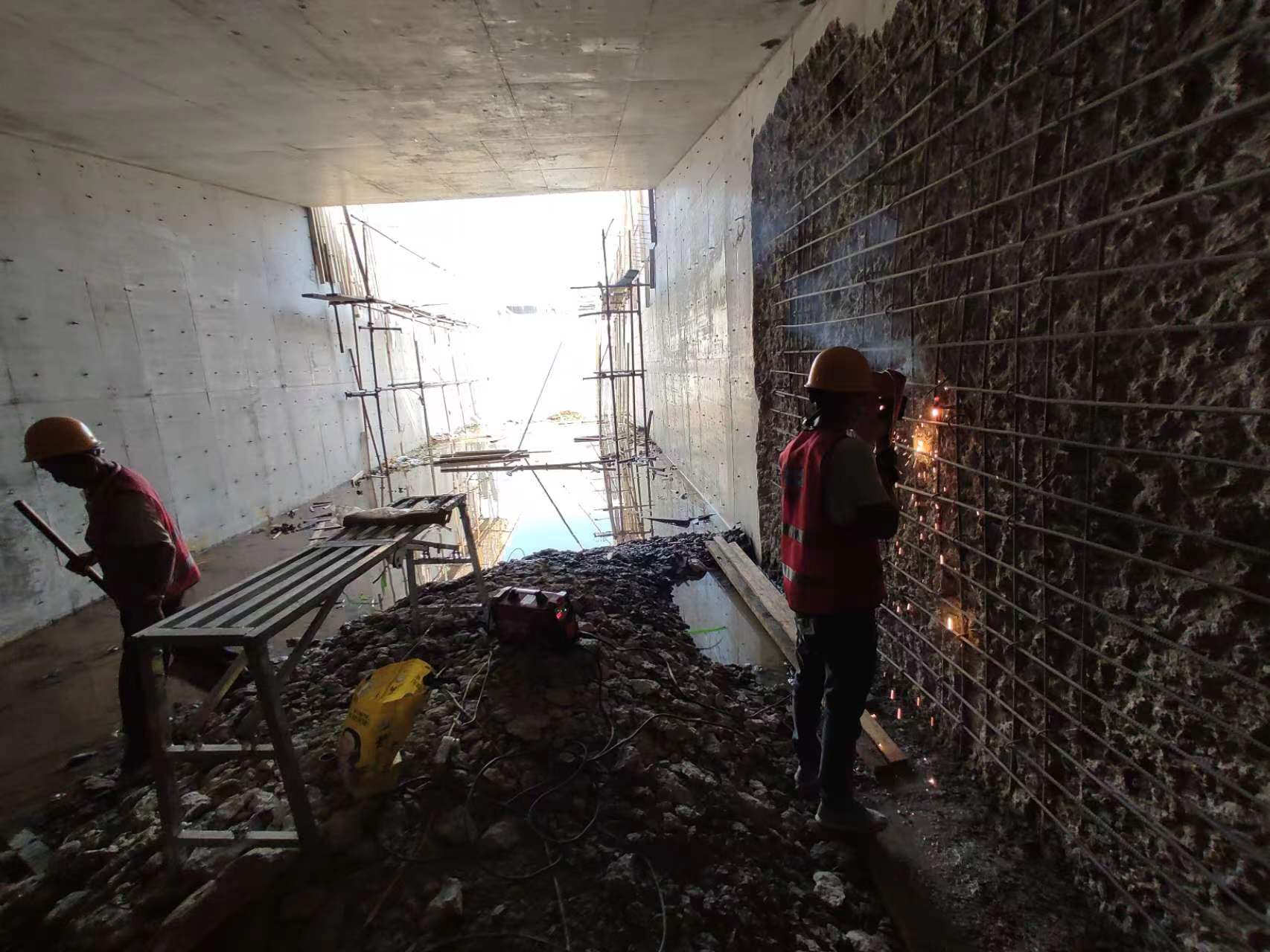 浦城挖断承重墙导致楼体开裂，加固施工方案出炉